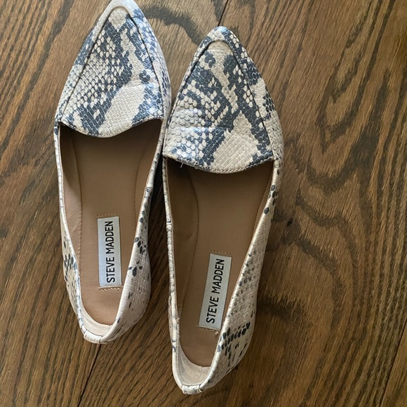 Steve Madden flats - Picture 1 of 4